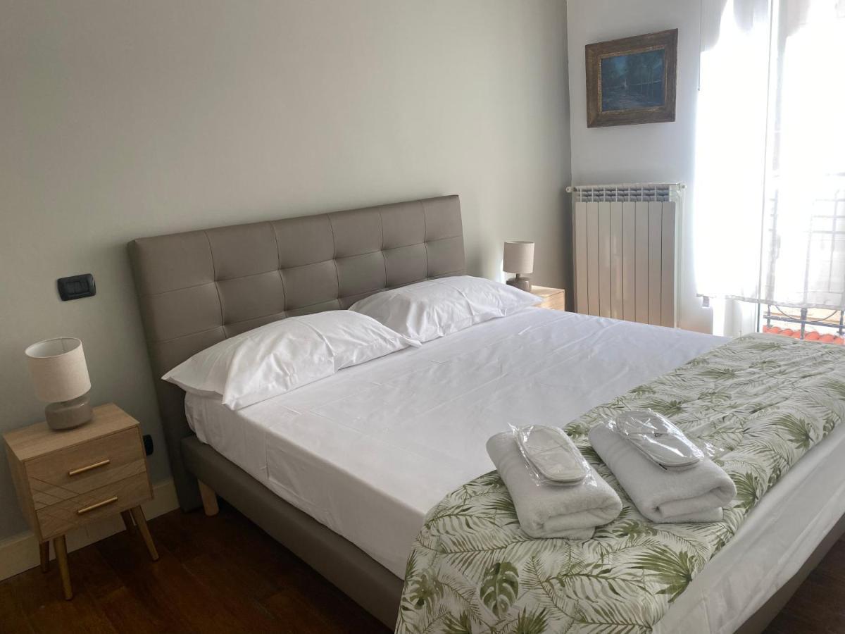 “la Pinta” Elegante Al Vomero Naples